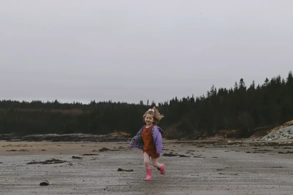 Your child is undoubtedly one of the most precious parts of your life and seeing her thrive, as in this image, brings you immense joy, which is why you are considering how to open an investment account for a minor.